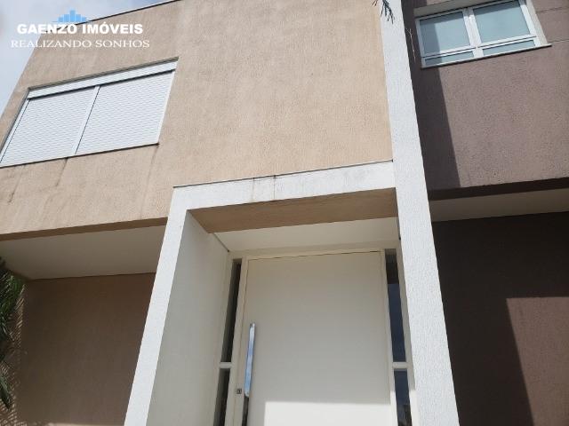 Casa para alugar com 4 quartos, 340m² - Foto 1