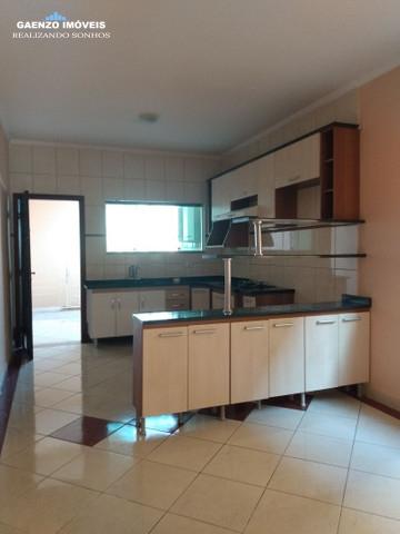 Sobrado à venda com 4 quartos, 200m² - Foto 1