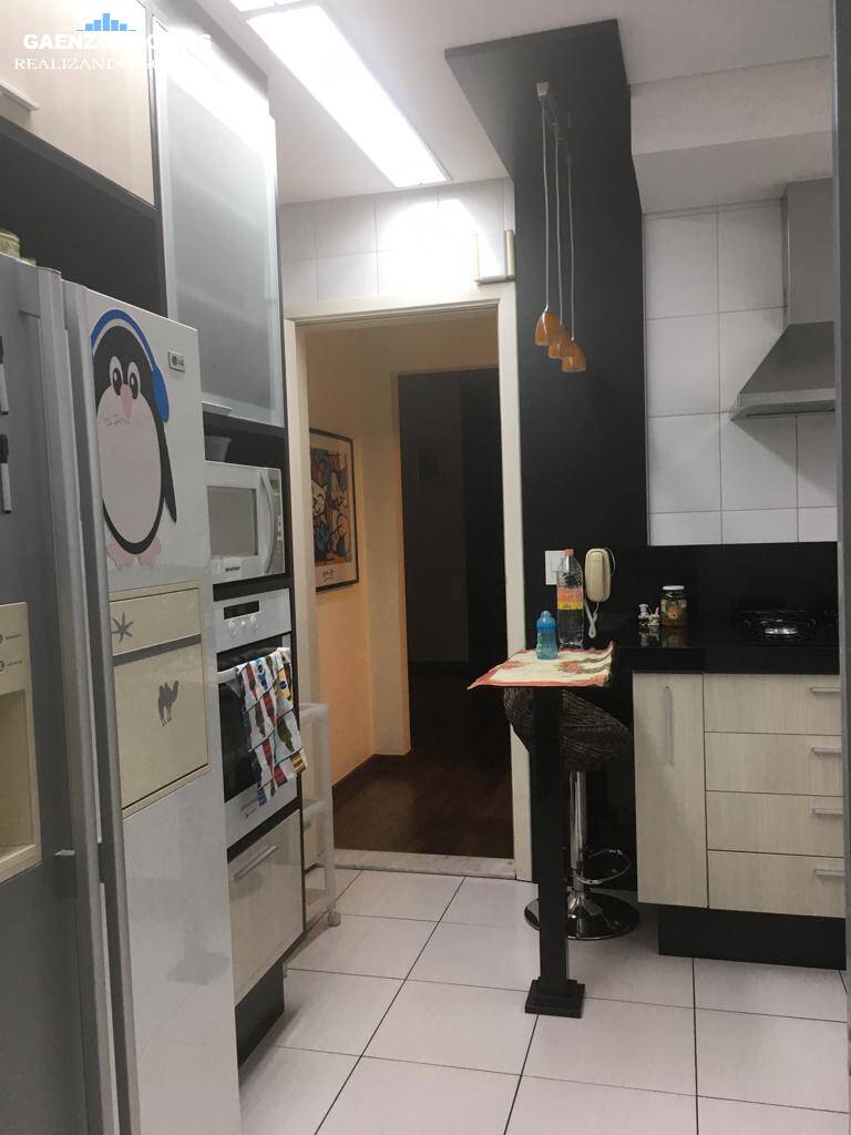 Apartamento à venda com 3 quartos, 156m² - Foto 3