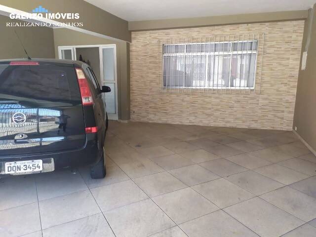 Casa à venda com 3 quartos, 198m² - Foto 1