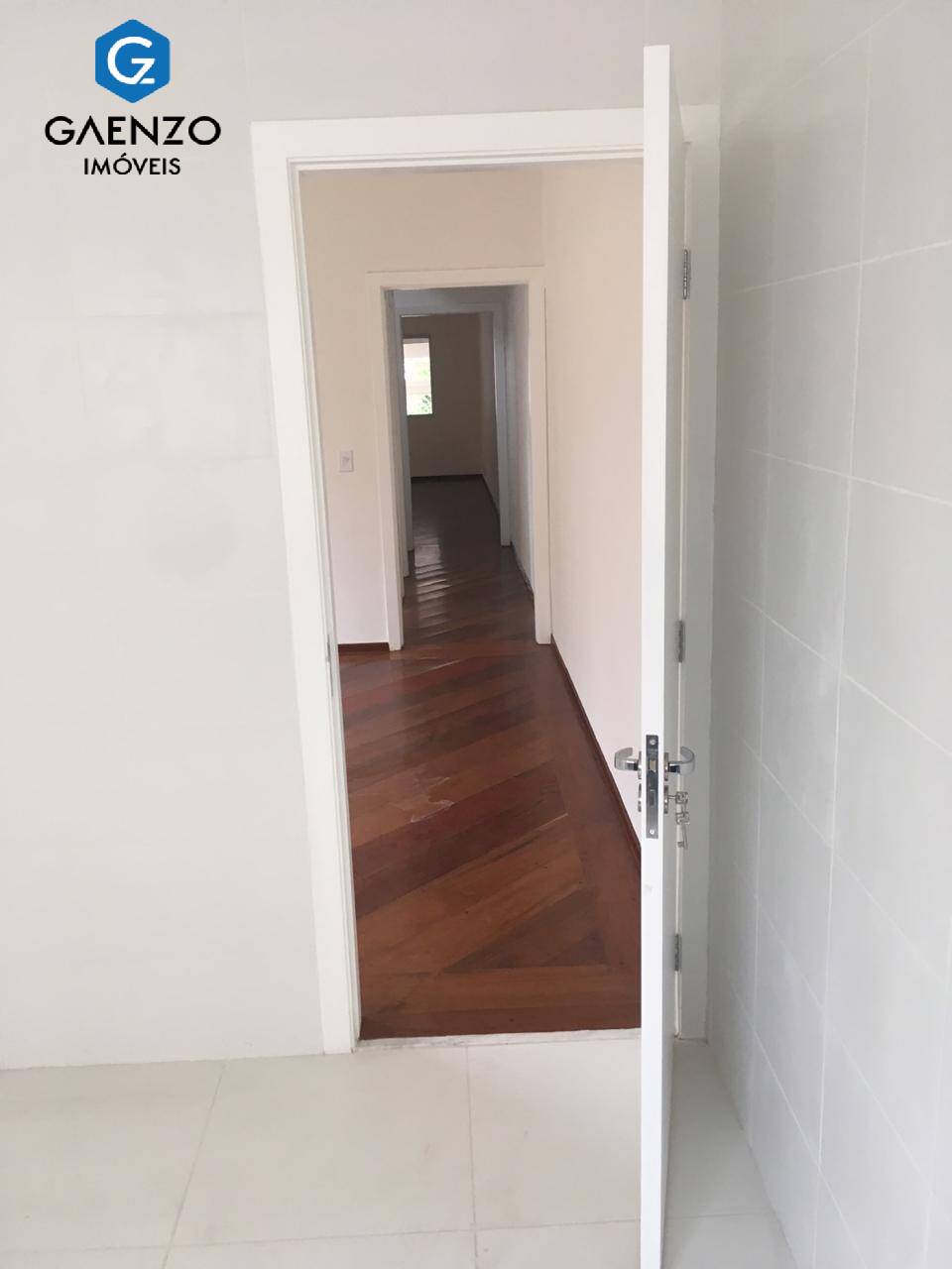 Casa à venda com 3 quartos, 100m² - Foto 4