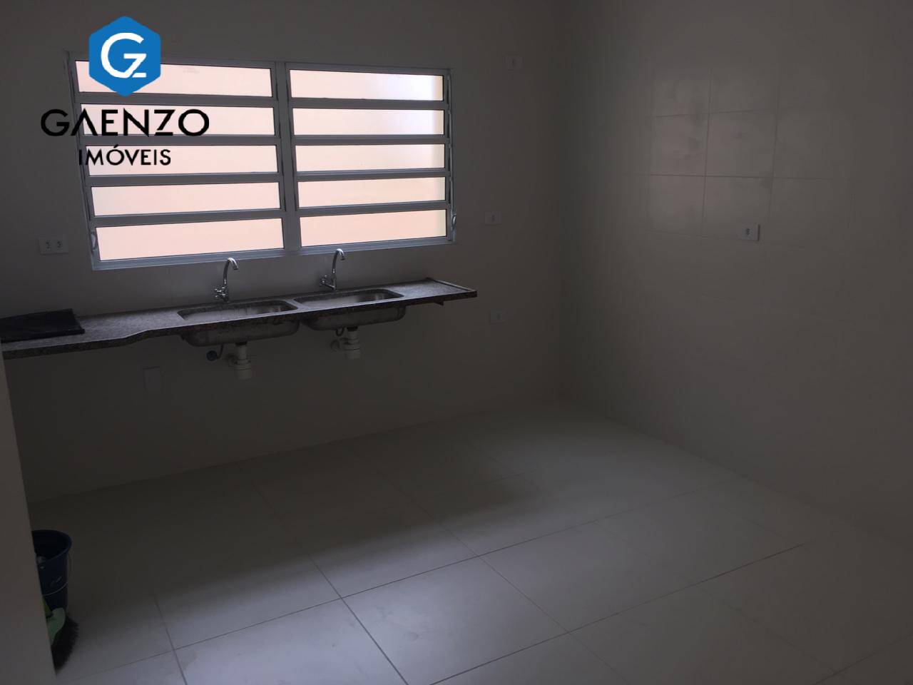 Casa à venda com 3 quartos, 100m² - Foto 11