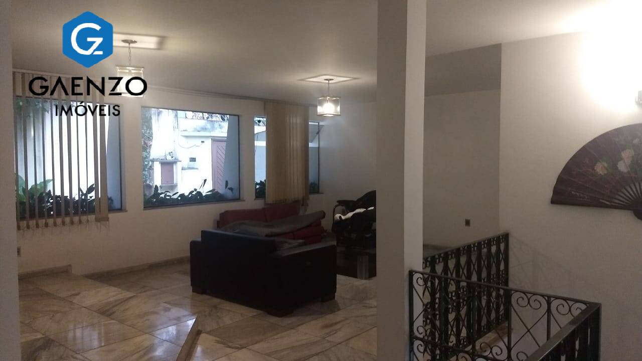 Casa à venda com 4 quartos, 480m² - Foto 2