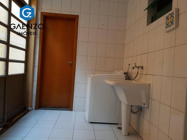 Casa à venda com 4 quartos, 250m² - Foto 2