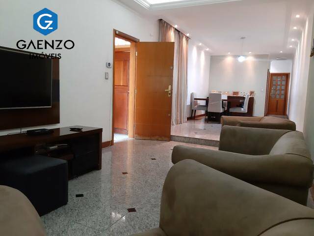 Casa à venda com 4 quartos, 250m² - Foto 1