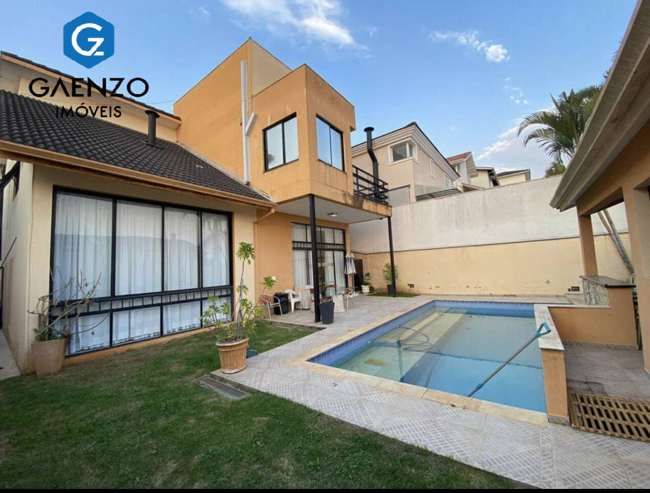 Casa de Condomínio à venda com 4 quartos, 400m² - Foto 1