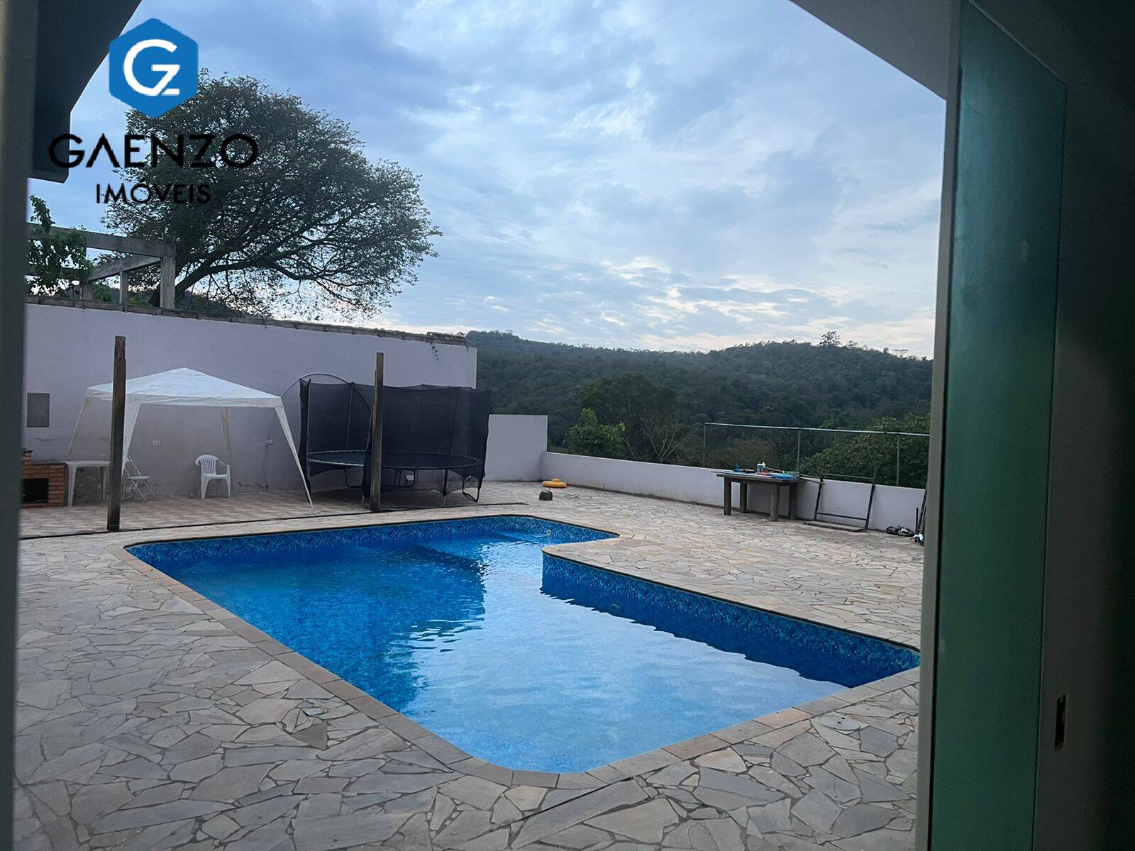 Sobrado à venda com 4 quartos, 520m² - Foto 1