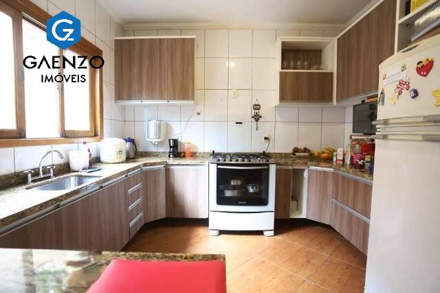 Sobrado à venda com 4 quartos, 235m² - Foto 1