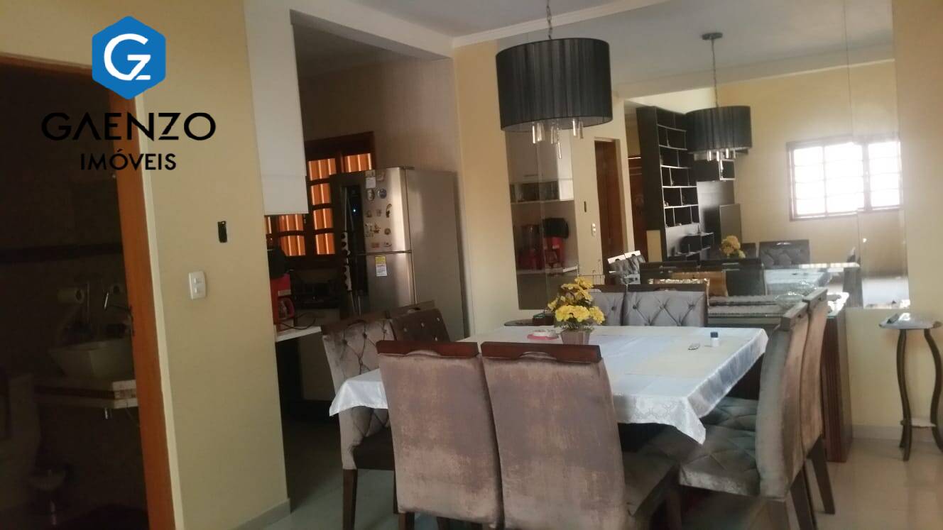 Sobrado à venda com 3 quartos, 400m² - Foto 2