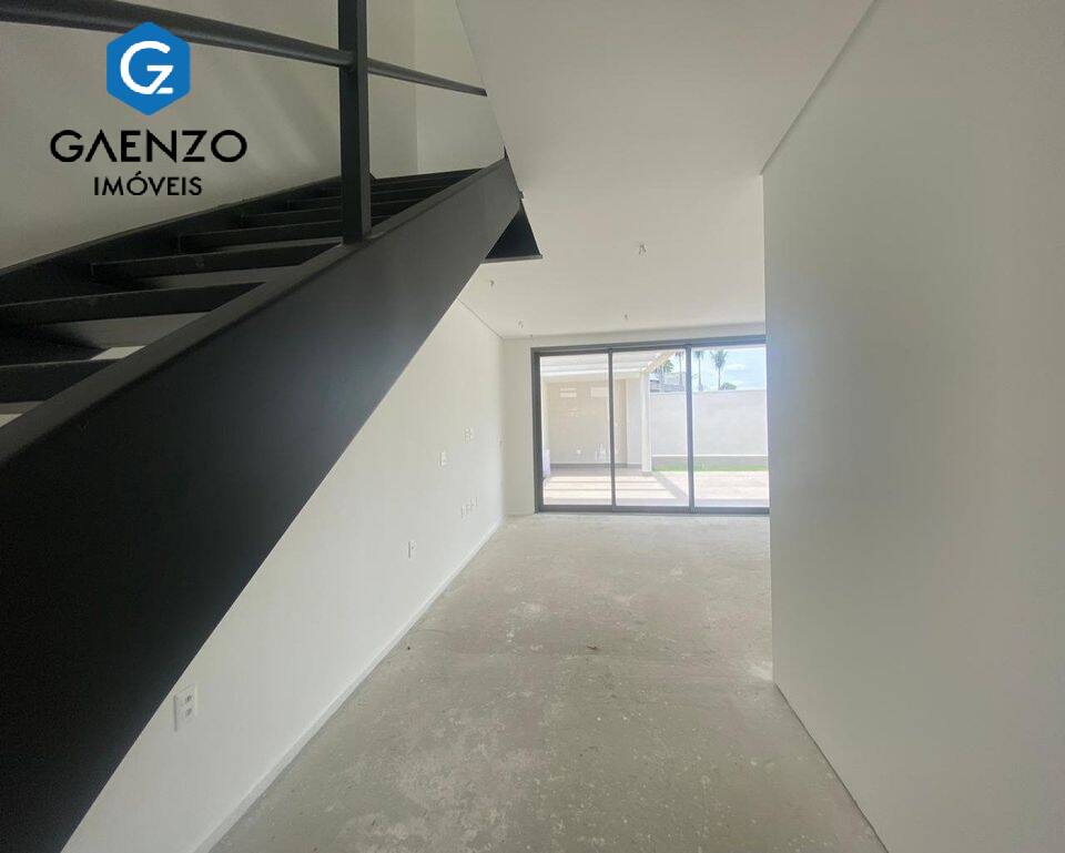 Casa de Condomínio à venda com 2 quartos, 200m² - Foto 2