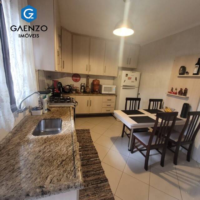 Casa à venda com 3 quartos, 170m² - Foto 2