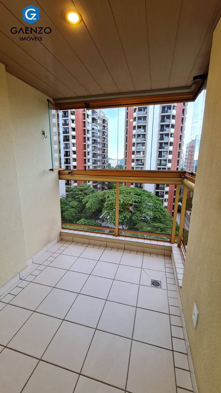 Apartamento à venda com 3 quartos, 107m² - Foto 9