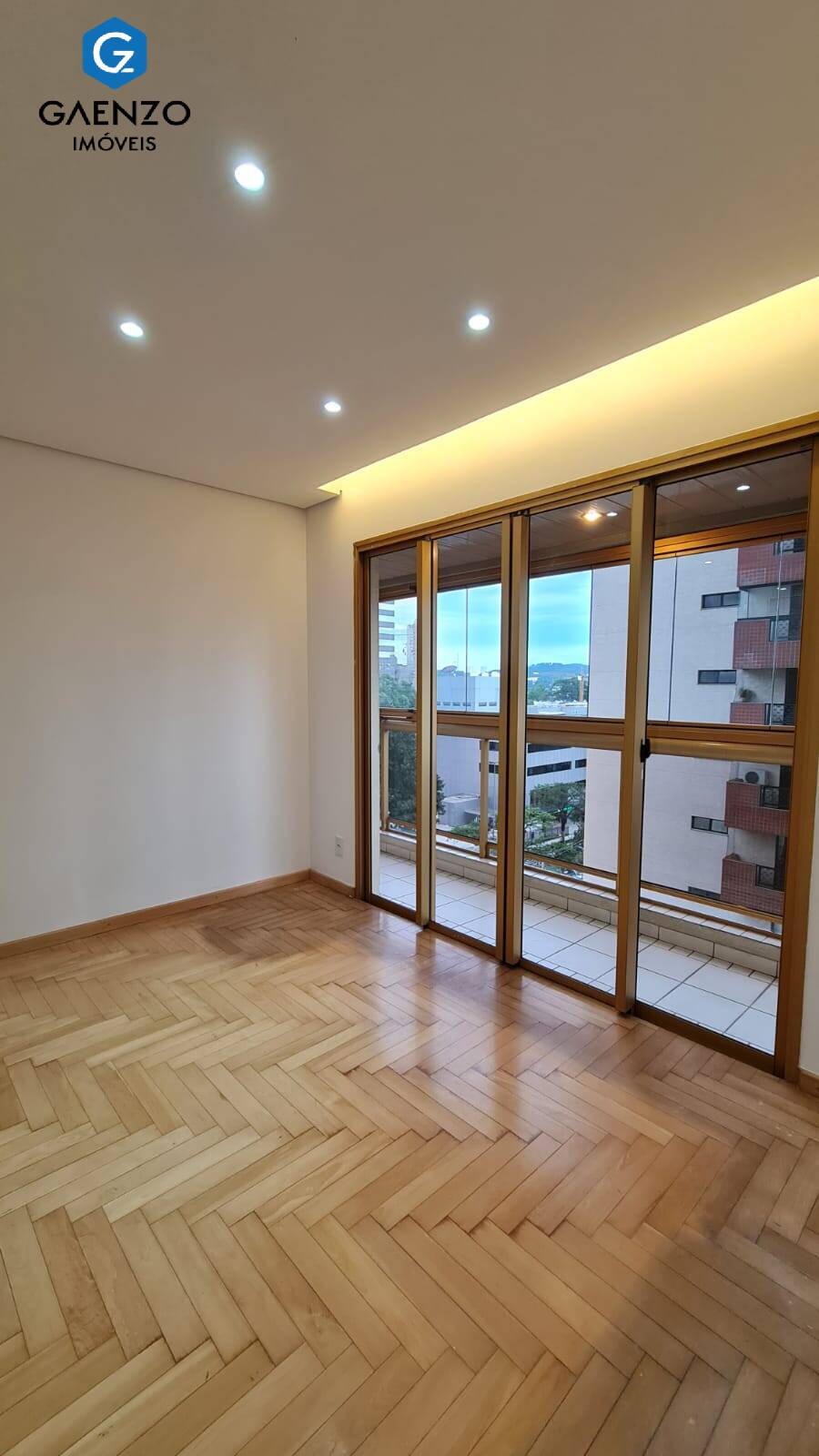 Apartamento à venda com 3 quartos, 107m² - Foto 10