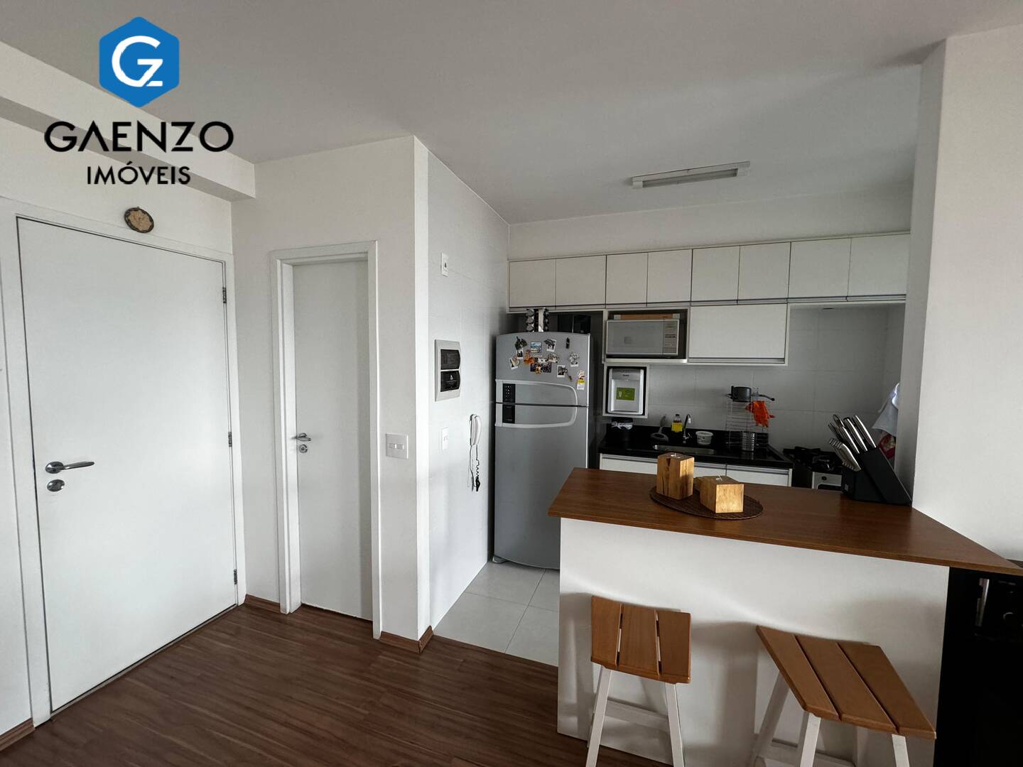 Apartamento à venda com 2 quartos, 77m² - Foto 2