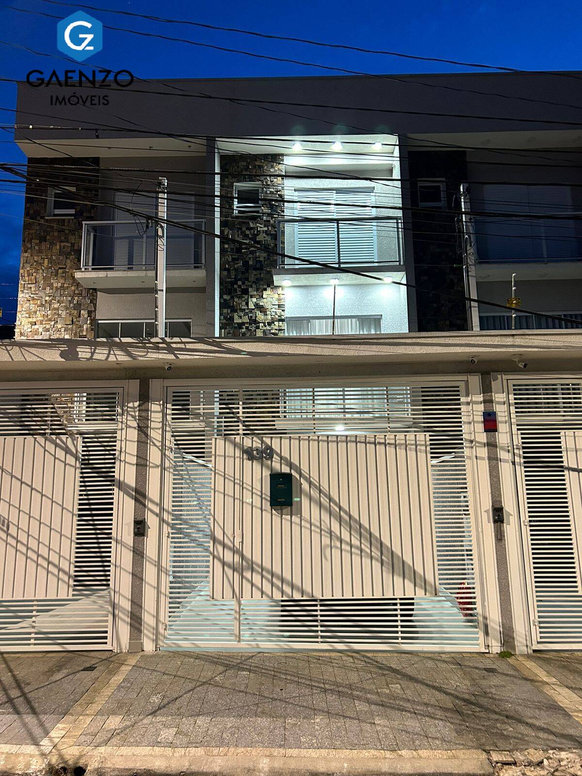 Sobrado à venda com 3 quartos, 210m² - Foto 1