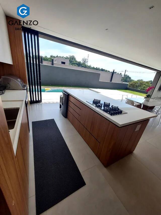 Casa de Condomínio à venda com 4 quartos, 380m² - Foto 2