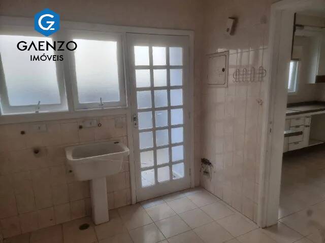 Casa de Condomínio para alugar com 4 quartos, 360m² - Foto 3