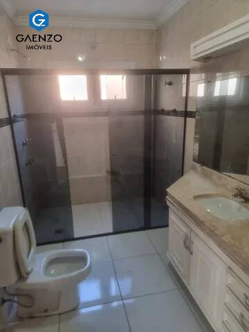 Casa de Condomínio para alugar com 4 quartos, 360m² - Foto 4