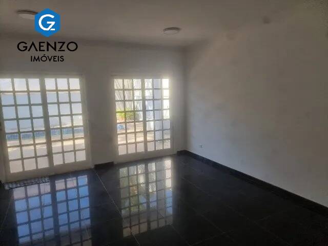 Casa de Condomínio para alugar com 4 quartos, 360m² - Foto 18