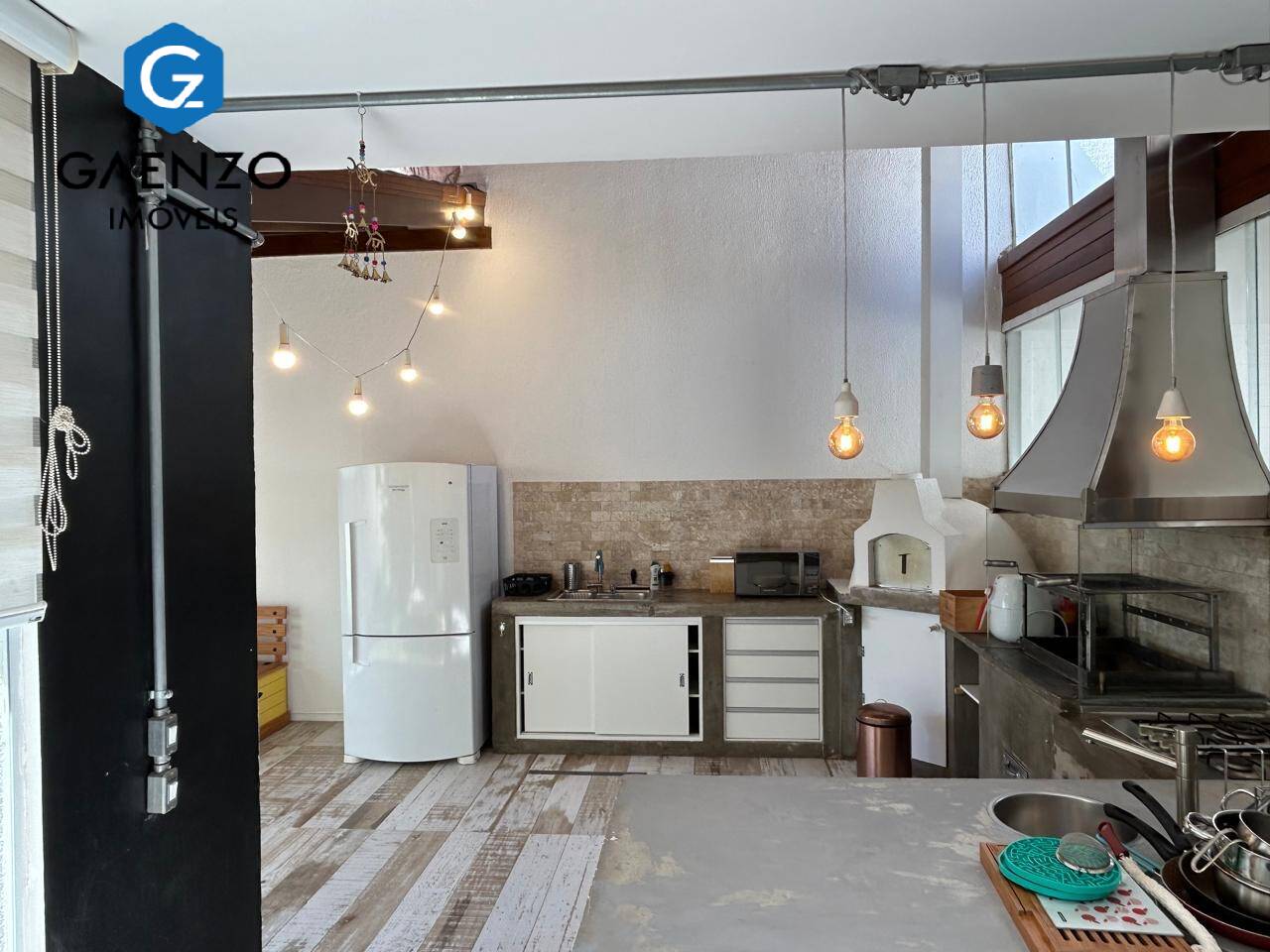 Casa de Condomínio para alugar com 3 quartos, 170m² - Foto 1