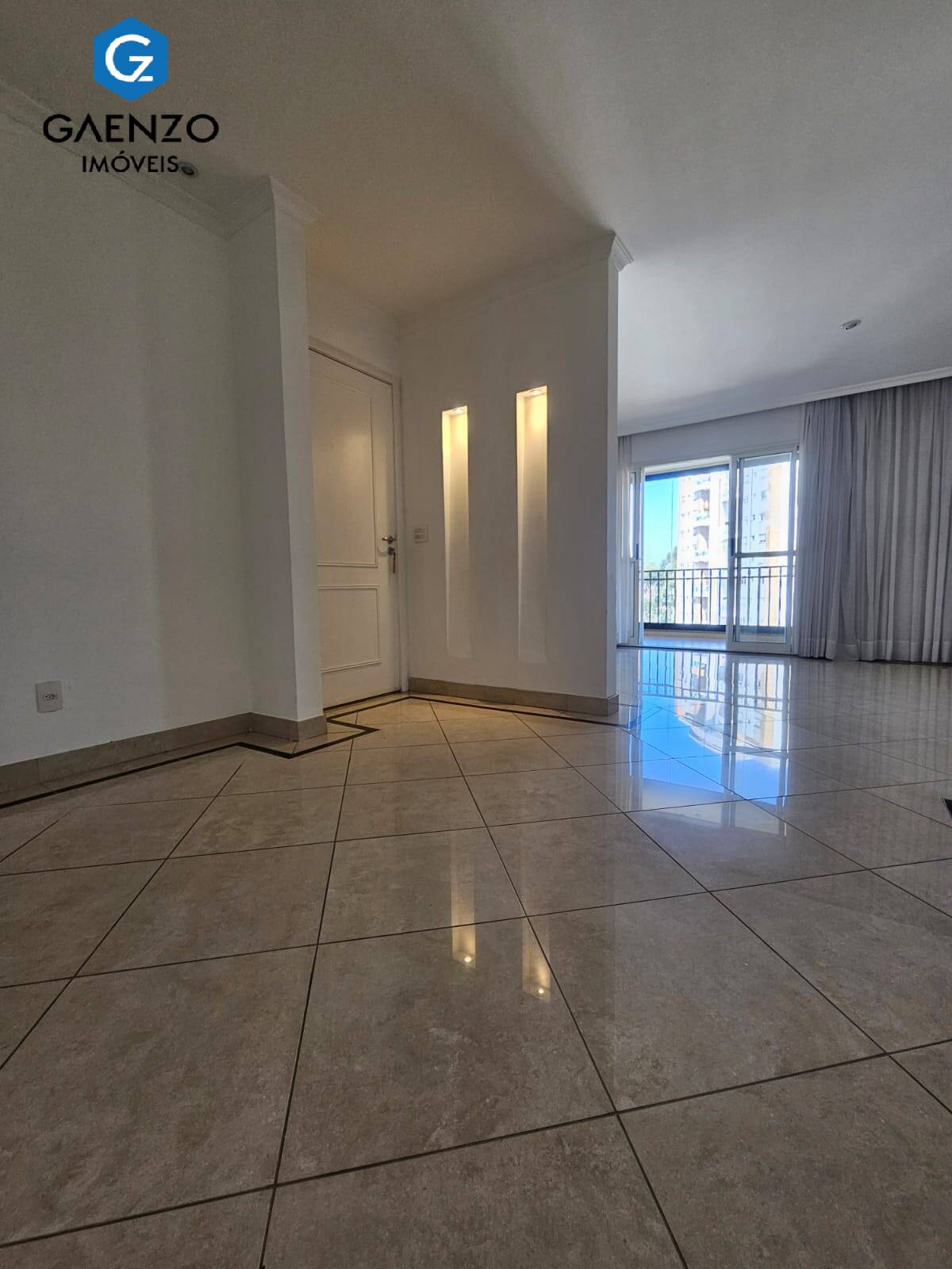 Apartamento para alugar com 2 quartos, 139m² - Foto 2