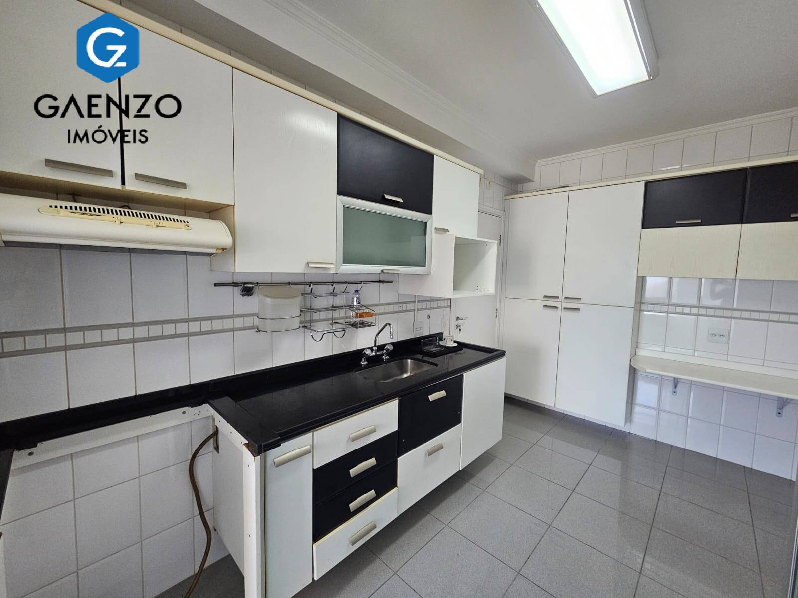 Apartamento para alugar com 2 quartos, 139m² - Foto 15