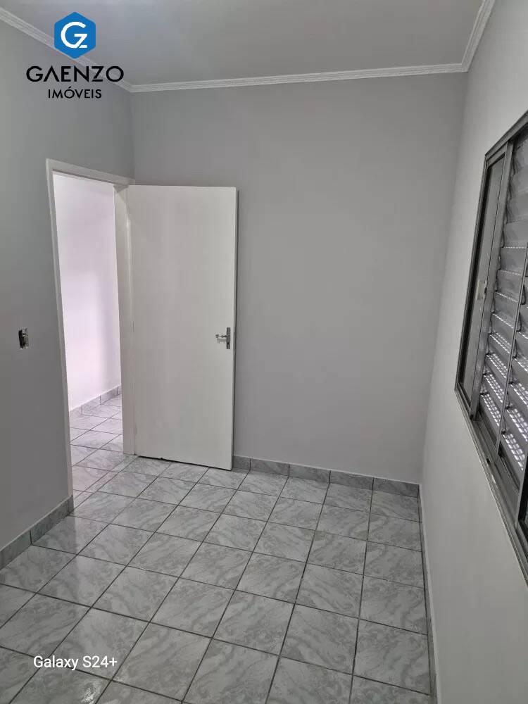 Casa à venda com 2 quartos, 60m² - Foto 2