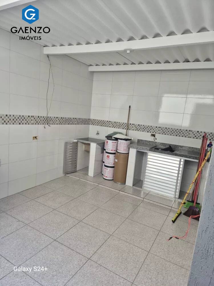 Casa à venda com 2 quartos, 60m² - Foto 4