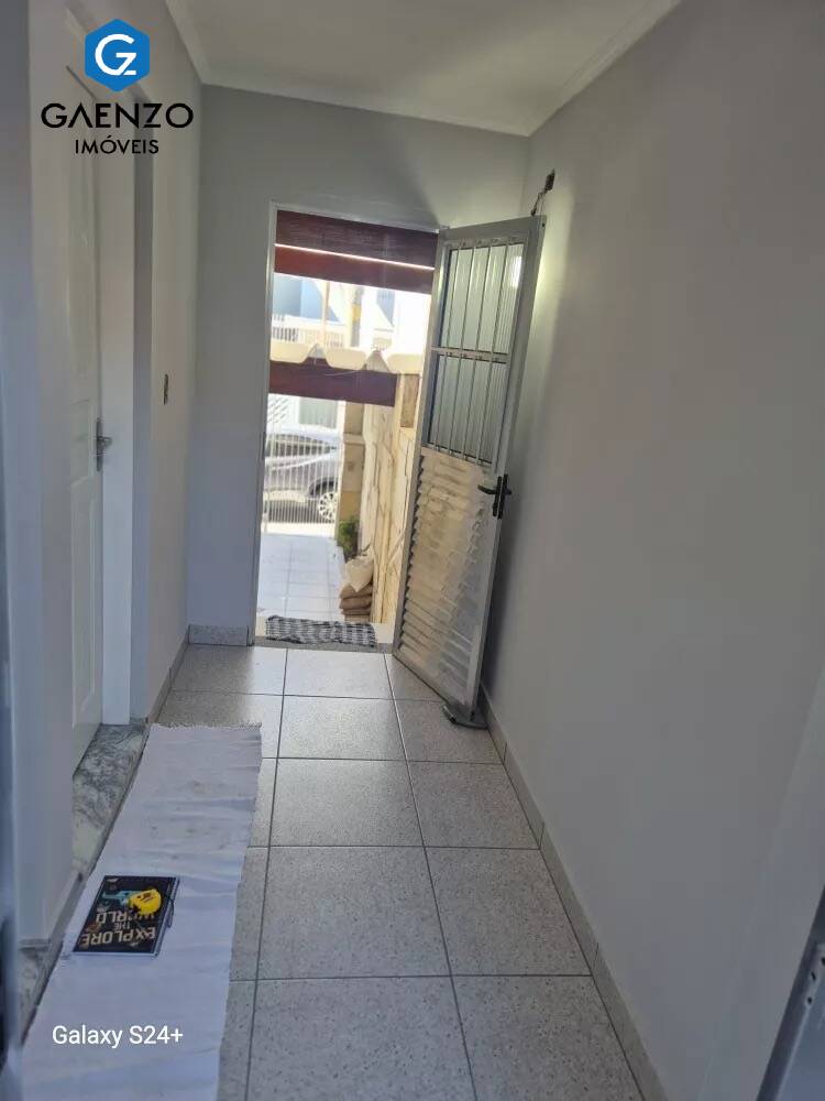 Casa à venda com 2 quartos, 60m² - Foto 9