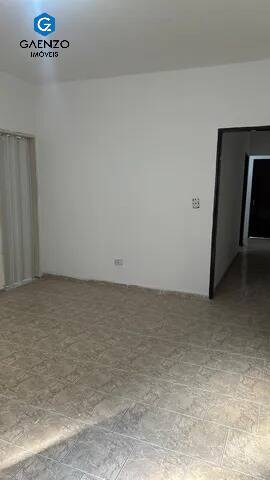 Casa para alugar com 3 quartos, 200m² - Foto 3