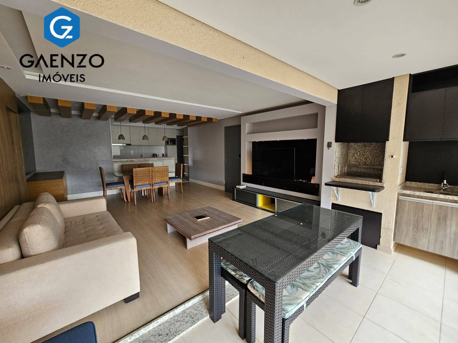 Apartamento à venda com 3 quartos, 107m² - Foto 2