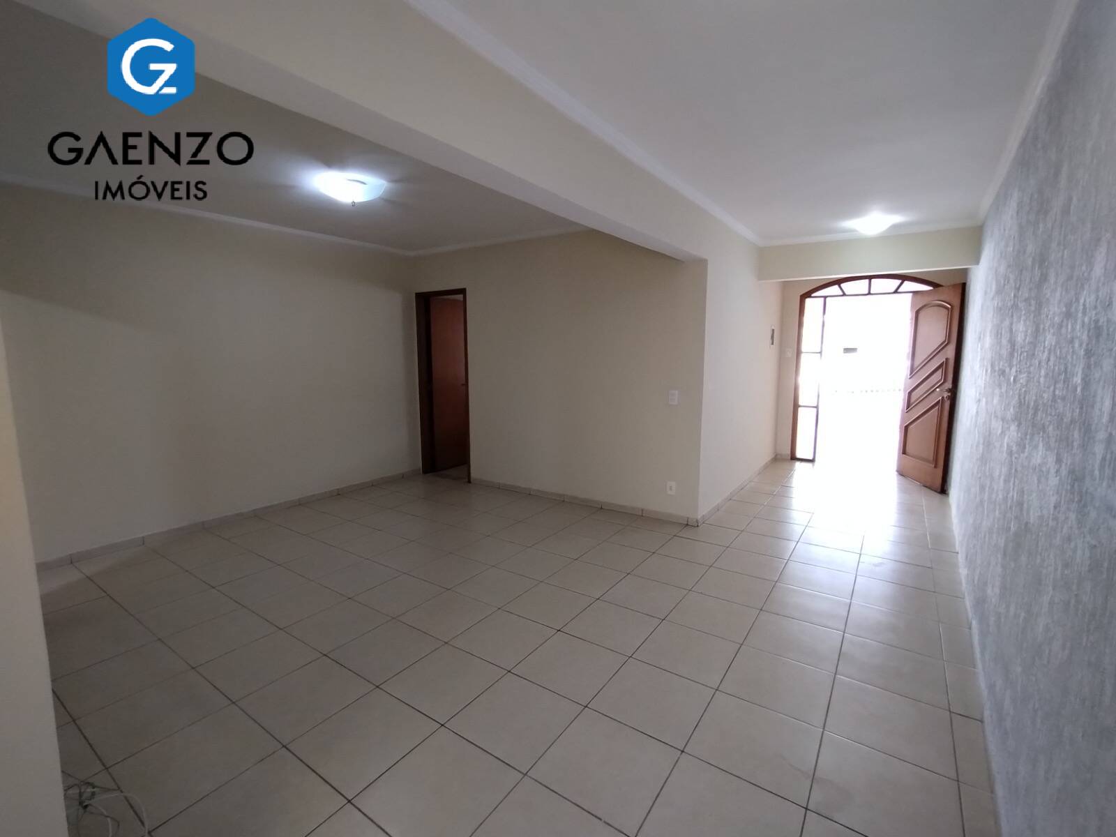 Casa à venda com 3 quartos, 110m² - Foto 2