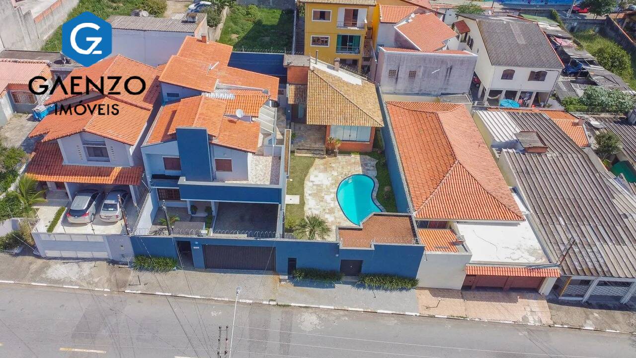 Casa à venda com 4 quartos, 385m² - Foto 1