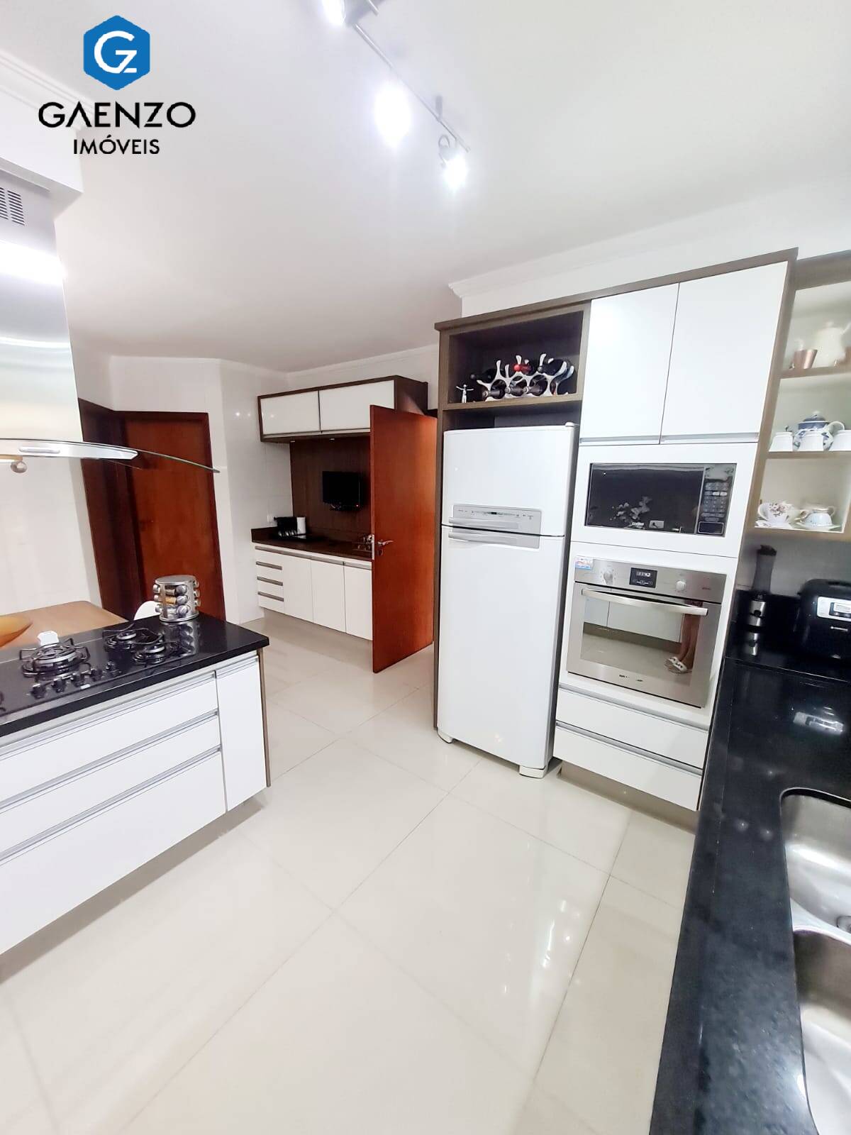 Casa à venda com 3 quartos, 323m² - Foto 35