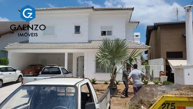 Casa de Condomínio à venda com 4 quartos, 450m² - Foto 2