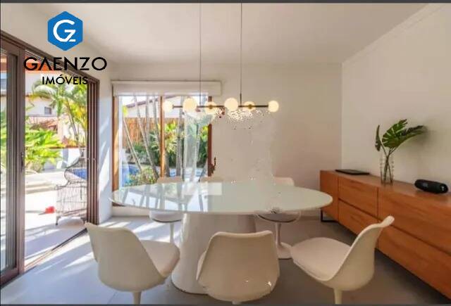 Casa de Condomínio à venda com 4 quartos, 252m² - Foto 2