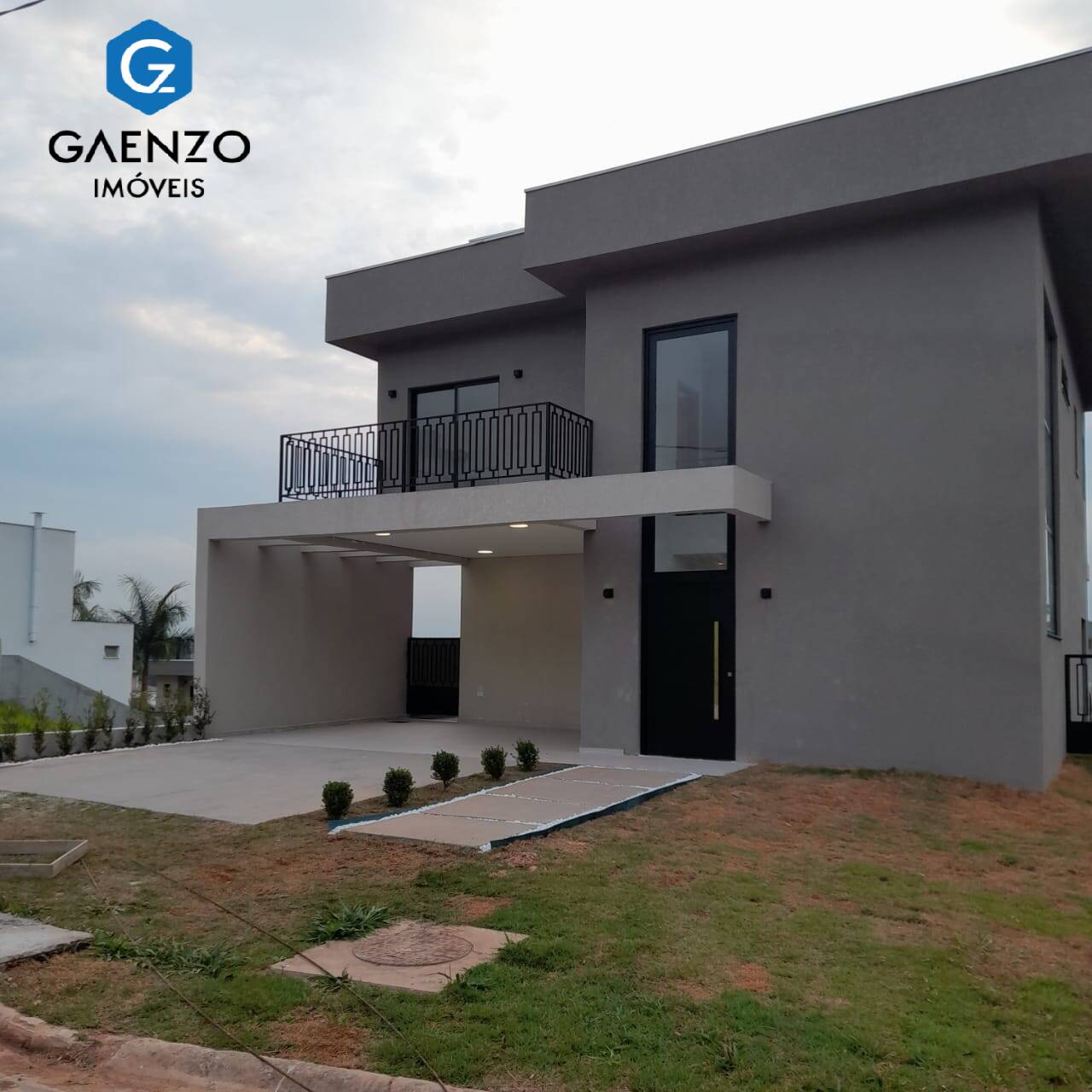 Casa à venda com 3 quartos, 255m² - Foto 1