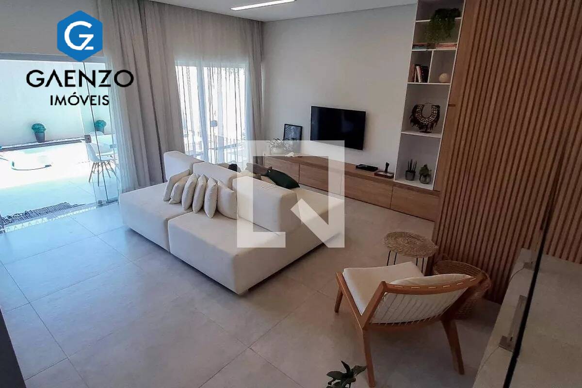 Casa à venda com 3 quartos, 180m² - Foto 1