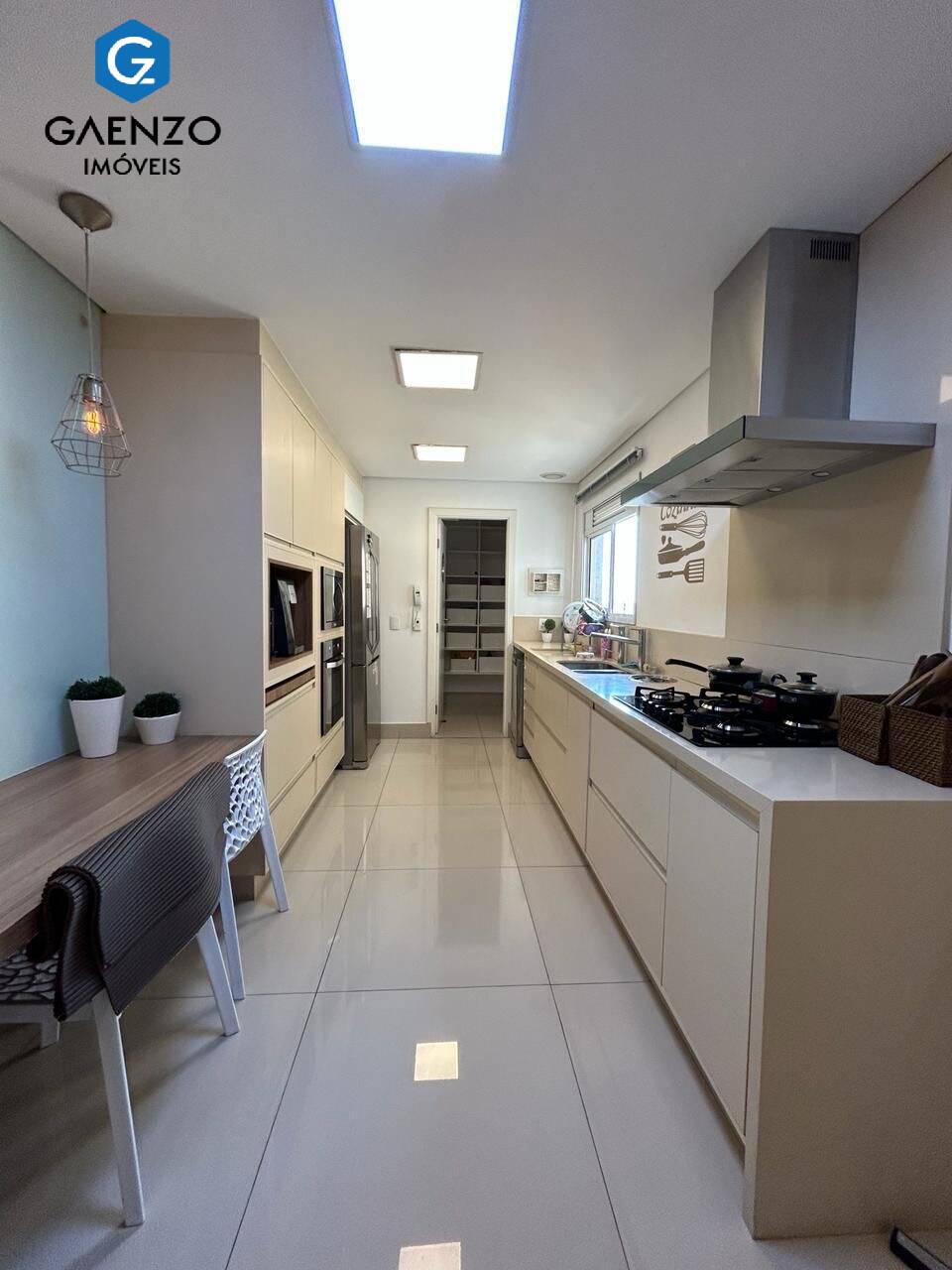 Apartamento à venda com 4 quartos, 198m² - Foto 4