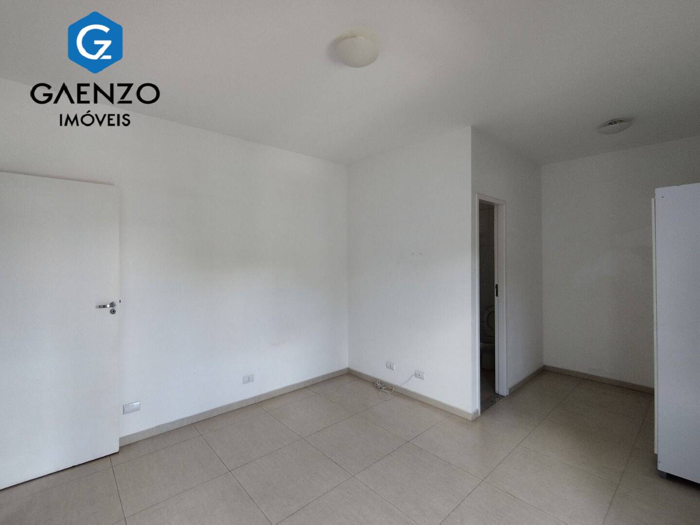 Casa de Condomínio à venda com 3 quartos, 226m² - Foto 2