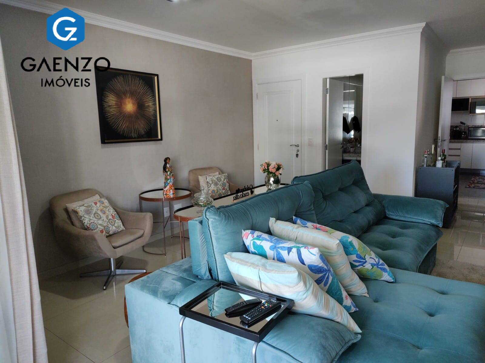 Apartamento à venda com 3 quartos, 118m² - Foto 2