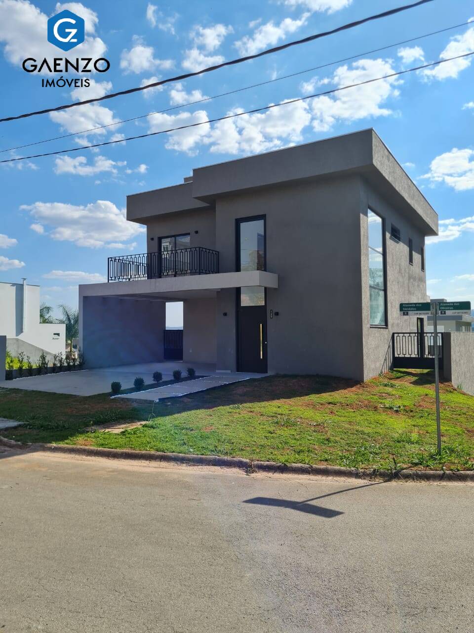 Casa de Condomínio à venda com 4 quartos, 255m² - Foto 1