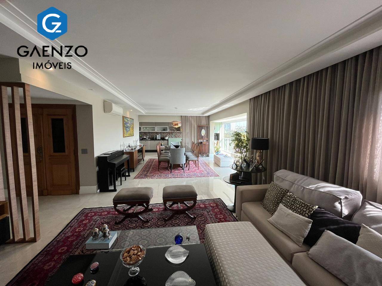 Apartamento à venda com 4 quartos, 227m² - Foto 1