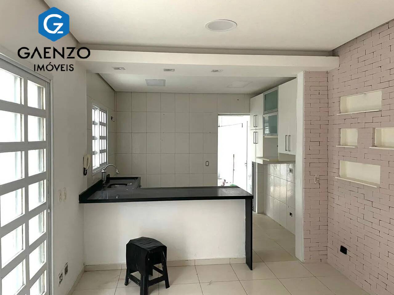 Casa à venda com 2 quartos, 125m² - Foto 2