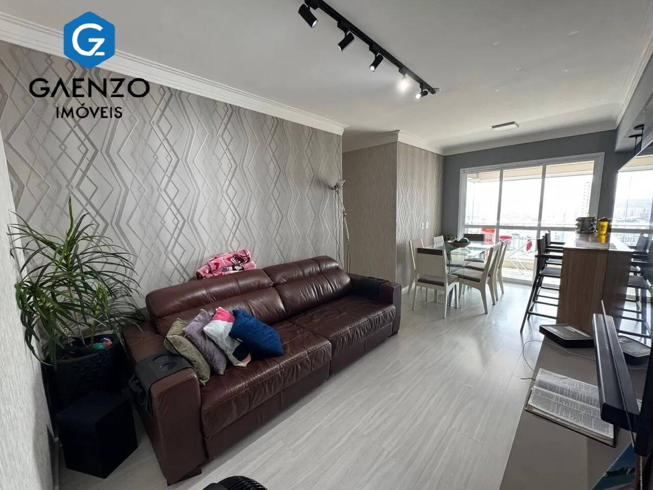 Apartamento à venda com 3 quartos, 76m² - Foto 1