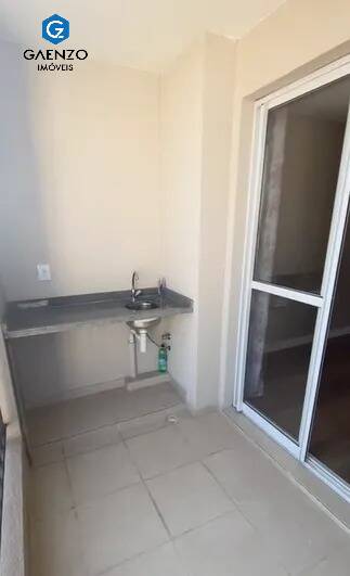 Apartamento à venda com 3 quartos, 67m² - Foto 2