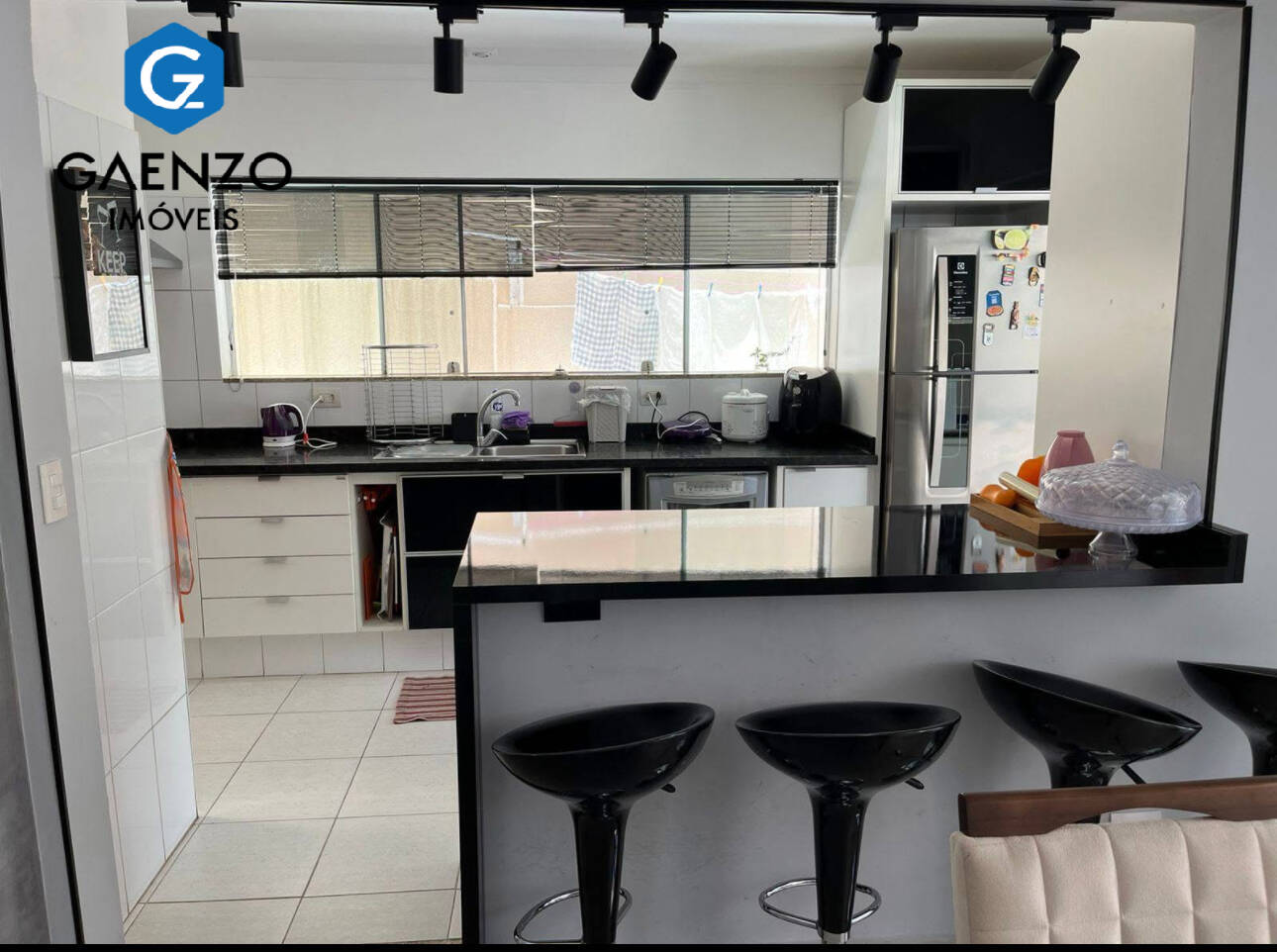 Casa de Condomínio à venda com 4 quartos, 280m² - Foto 4